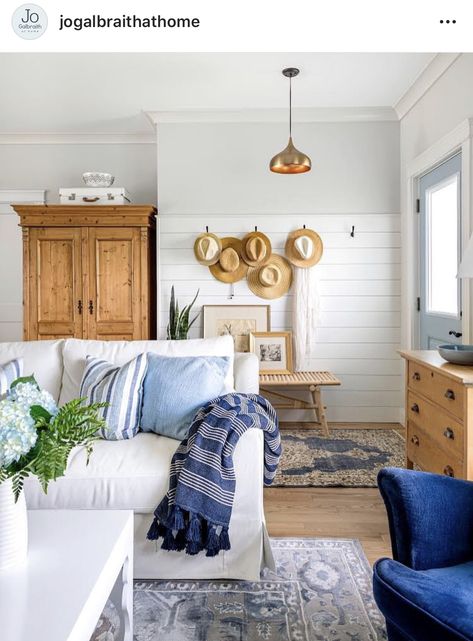 Shiplap Family Room, Bungalow Interior, Deco Champetre, Cottages And Bungalows, California House, Dining Room Pendant, Coastal Modern, Cottage Charm, Coastal Living Room