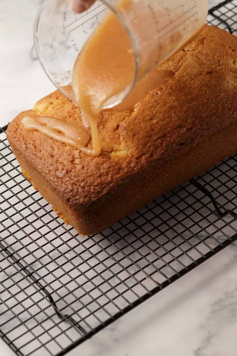 Fresh Peach Pound Cake is deliciously moist with peach chunks and pureed peaches. Topped with a simple peach glaze for the best summer dessert. #peaches #poundcake #fruitdessert Peach Pound Cake, Peach Dish, Peach Glaze, Pound Cake Glaze, Old Fashioned Pound Cake, Peach Pound Cakes, Glaze For Cake, Pound Cake Recipe, Peach Cake