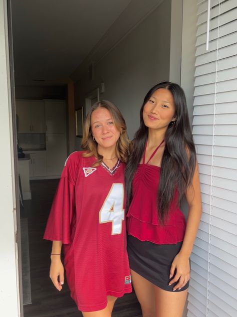 fsu football game day outfit. tailgate balcony instagram photos Tailgate Pictures, Sorority Tailgate, Game Day Photos, College Tailgate Outfit, Fall Tailgating, Florida College, College Tailgate, College Tailgating, Colleges In Florida