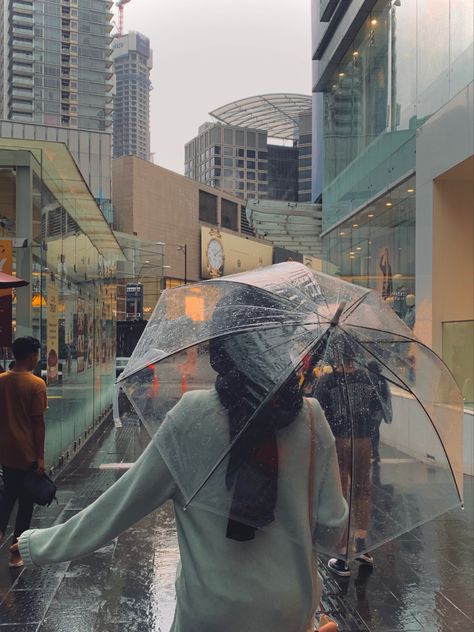 aesthetic, rain, umbrella, hijab, vintage, girl Clear Umbrella Photography, Umbrella Aesthetic, Hijab Vintage, Aesthetic Rain, Girl In Rain, Girl With Umbrella, Umbrella Photography, Clear Umbrella, Rain Photo