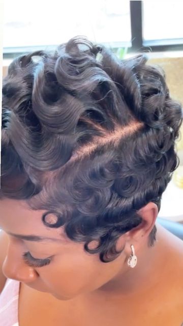 Fingerwaves And Curls, Pin Curls For Short Hair, Short Curly Hair Inspiration, Short Hairstyles Ideas, Finger Waves Short Hair, Short Relaxed Hairstyles, Natural Hair Cuts, Hair Short Cuts, Natural Hair Short Cuts