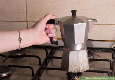 Cuban Coffee Maker, Cubano Recipe, Moka Pot Espresso, Stovetop Espresso Maker, Moka Pot Coffee, Cafe Bustelo, Stovetop Espresso, Ways To Make Coffee, Cuban Dishes