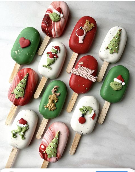 Grinch Cake, Christmas Donuts, Chocolate Candy Recipes, Cake Pop Decorating, Chocolate Recipes Homemade, Christmas Cake Pops, Christmas Cake Designs, Amazing Food Decoration, New Year's Cake