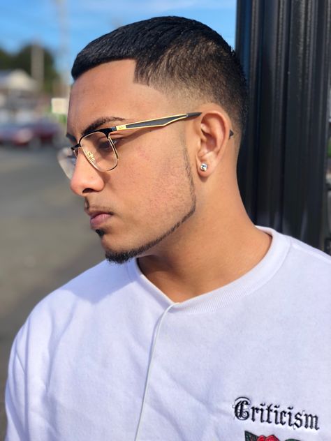 Chin Strap Beard Style, Trim Beard, Eyebrows Done, Chin Beard, Hair Designs For Men, Beard Line, Beard Cuts, Low Taper Fade, Clipper Cut