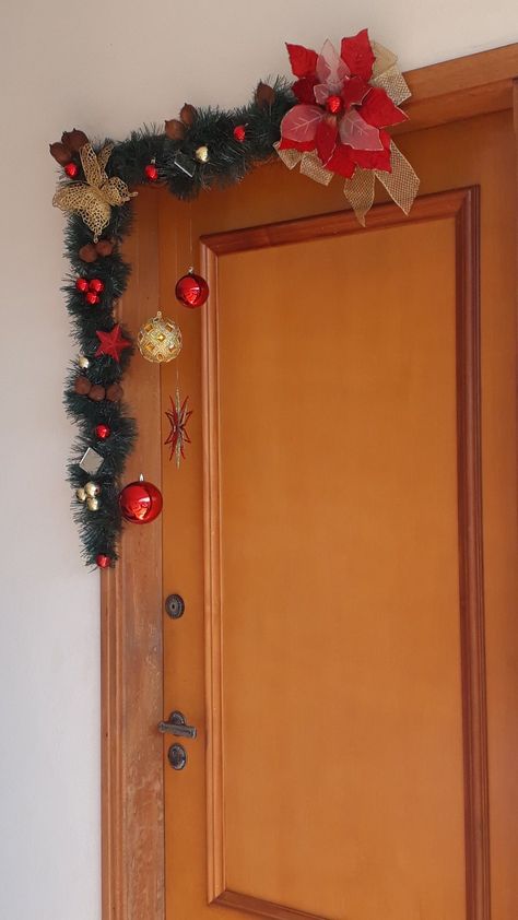 Christmas Door Decorations Simple, Diy Christmas Art, Christmas Balloon Decorations, Christmas Classroom Door, Simple Christmas Decor, Diy Christmas Decorations, Easy Christmas Decorations, Door Decorations Classroom, Christmas Themes Decorations