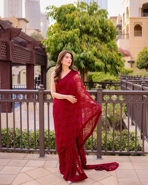 Simple Party Wear, Ayeza Khan Dresses, Saree Simple, Mansions Interior, Saree Red, Eastern Wear, Luxury Mansions, Saree Petticoat, Saree Wearing