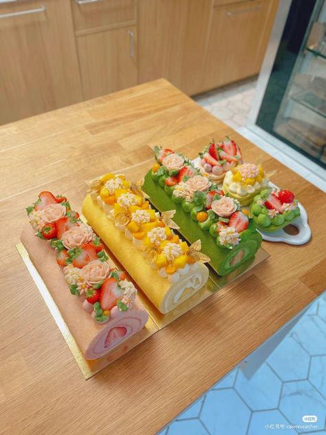 Food Sale Ideas, Japanese Roll Cake, Dessert Design, Swiss Roll Cake, Roll Cakes, Cake Roll Recipes, Log Cake, Cake Rolls, Sweet Dishes Recipes