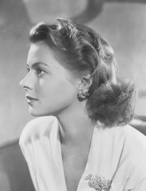 Ingrid Bergman - Google Search Ingrid Bergman Casablanca, Stars D'hollywood, Isabella Rossellini, Jean Harlow, Ingrid Bergman, Classic Movie Stars, Roman Holiday, Classic Actresses, Fred Astaire