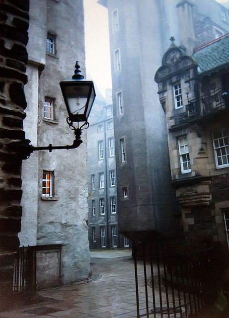 Old Town Edinburgh, Famous Castles, Edinburgh Scotland, To Infinity And Beyond, Carlisle, Street Light, Pretty Places, Travel Bucket List, Travel Bucket