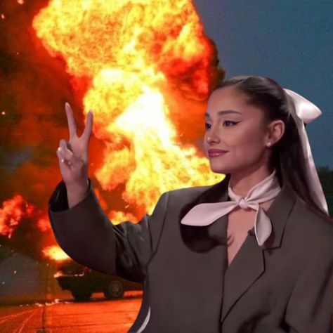 ariana infront of a buring car, ariana fire pfp, cult pfp Burn Meme, Funny Burns, Ariana Grande Meme, Fire Pfp, Ariana Grande Cat, Adriana Grande, Ariana Grande Photos, Eternal Sunshine, Feminine Energy