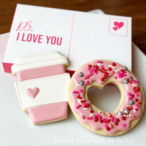 Cookie Creations By Eszter on Instagram: “I love you more then coffee and donuts 🍩  Show your love with this adorable set this Valentine’s Day!  #vdaycookies #vday…” Valentine’s Day Cookies Royal Icing, Valentine Cookie Sets, Valentines Day Cookie Sets, Valentines Sugar Cookies Decorated, Seasonal Cookies, Smores Valentines, Cookie Valentines, Grinch Ideas, Valentine Cookies Decorated