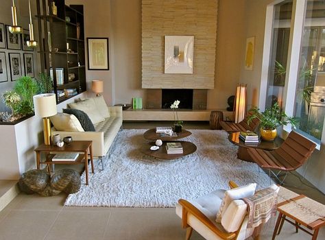 Sunken living room inspired by Mid Century Modern style - Decoist Sunken Den, Mid Century Modern Living Room Furniture, Mid Century Living Room Decor, London Living Room, Furnitur Ruang Keluarga, Modern Remodel, Sunken Living Room, Mid Century Modern Bedroom, Retro Living Rooms