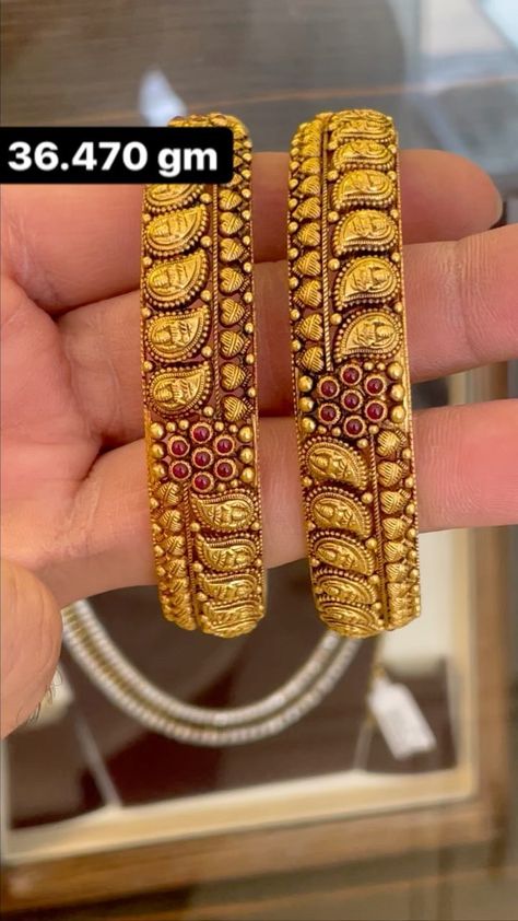 Fancy Gold Bangles Design, Gold Bangles Indian Design, Antique Gold Bangles Design, Fancy Bangles, Single Bangle, Fashion Jewelry Necklaces Gold, Antique Bangles, Gold Earrings For Kids, Temple Jewellery Earrings