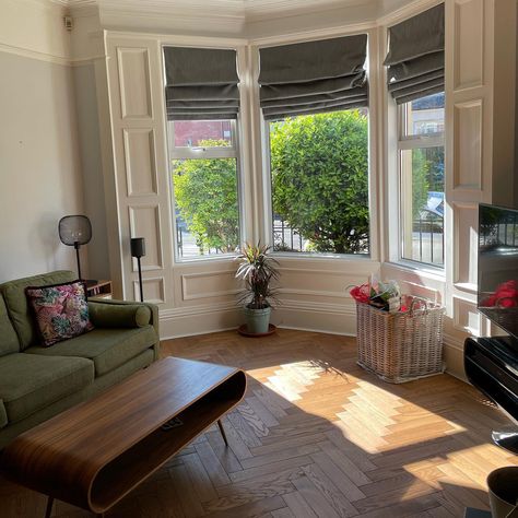 Check out this living room adorned with Natural Oak Herringbone Flooring🌿✨The classic charm of herringbone meets the warmth of natural oak creating a beautiful floor which will stand the test of time! 🔎Park Avenue Herringbone Natural Oak 💡Check out our Instagram and Pinterest profiles for more inspiration #flooringsuperstore #flooring #herringbone #parquetfloors #homedesign #flooringideas #homedecor #homeideas #floors #home Flooring Herringbone, Sitting Room Interior Design, Direct Wood Flooring, Herringbone Flooring, Herringbone Wood Floor, Cheap Flooring, Luxury Flooring, Herringbone Floor, Solid Wood Flooring