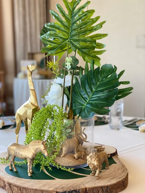 Safari Baby Shower Decorations, Safari Baby Shower Boy, Small Bathroom Ideas With Tub, Bathroom Ideas With Tub, Jungle Thema, Event Concept, Lion King Baby Shower, Baby Shower Safari Theme, Wild Birthday Party