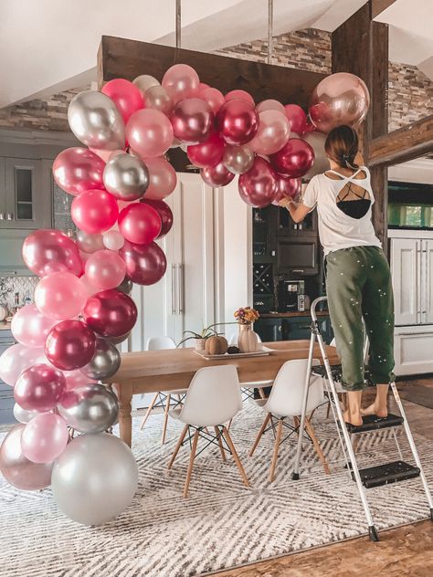 Diy Balloon Photo Backdrop, How Do I Make A Balloon Arch, Balloon Garland Hanging Over Table, Balloon Archway Diy, Creating A Balloon Arch, How Many Balloons Do You Need For A Balloon Arch, How To Assemble Balloon Garland, Best Way To Hang Balloon Arch, Garage Door Balloon Garland