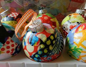 Diy Natal, Clear Plastic Ornaments, Clear Glass Ornaments, Simple Office, Cheap Christmas Diy, 12 December, Scrap Fabric, Office Christmas, Fabric Ornaments