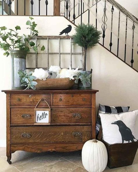 Charming and Budget Friendly Farmhouse Entryway Ideas Entryway Dresser, Rustic Farmhouse Entryway, Farmhouse Entryway, Casa Country, Stair Case, Foyer Decorating, Entryway Ideas, Farmhouse Style Kitchen, Dresser Decor