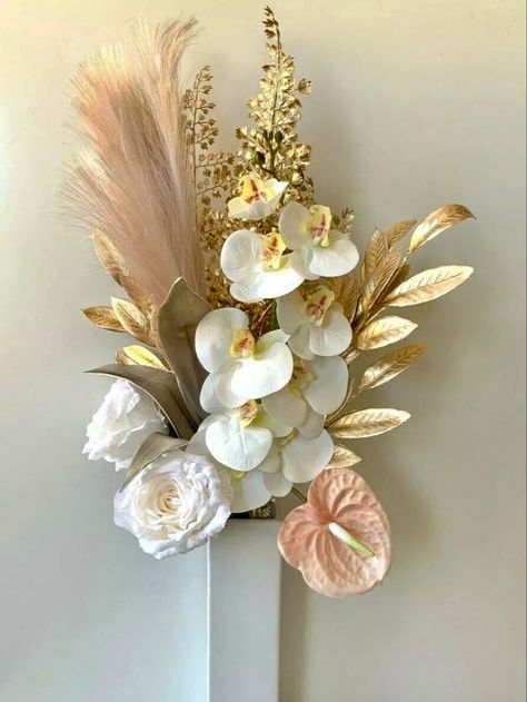 Paper Floral Arrangements, Dried Flowers Arrangement, Floral Designs Arrangements, Orchid Flower Arrangements, Large Flower Arrangements, Gold Orchid, Paper Flower Art, Mola Ali, Creative Flower Arrangements