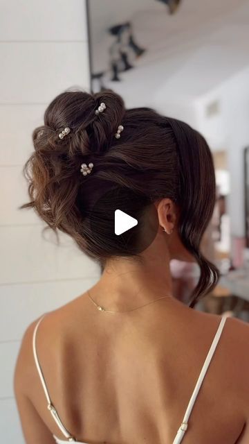 High Bun With Pearls, Bun With Pearls, Jay Kay, Pearl Bridal Hair, Bridal Hair Pins Pearl, Bridal Bun, High Bun, Pearl Pin, Pearl Bridal