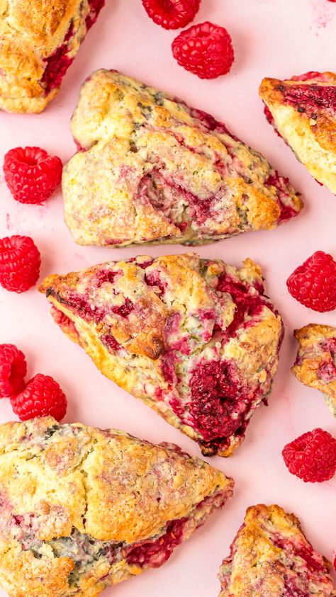 This scrumptious recipe for raspberry scones results in homemade scones that are light and fluffy with a crisp crust and tart raspberries! Raspberry Scones Recipe, Cheddar Bread Recipe, Cheddar Bread, Raspberry Scones, Homemade Scones, Breakfast Meat, Frugal Mom, Jalapeno Cheddar, Scones Recipe