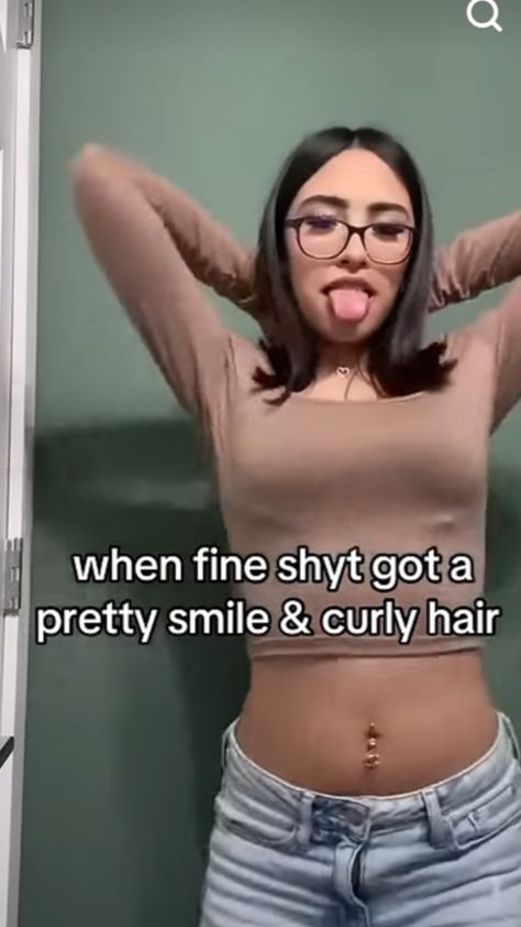 Fine shyt literally is exactly this😏 Pretty Smile, I Can Relate, Me When, Curly Hair Styles, I Can, Hair