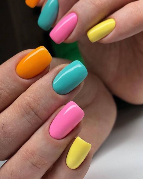 Nail Colours Spring 2023, Cute Summer Nail Ideas, Nails Snow, Mini Nails, Sunflower Nail Art, Tropical Motifs, Summer Nails Ideas, Rainbow Nails Design, Neon Acrylic Nails