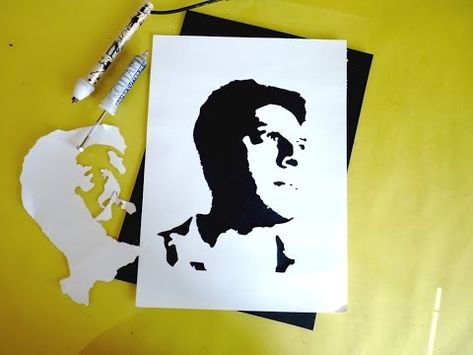 Silhouette Stencil Art, Stencil Art Portrait Faces, Photo To Stencil, Stencil Techniques, Scrollsaw Patterns, Silhouette Photo, Airplane Crafts, Art Stencils, Silhouette Paper