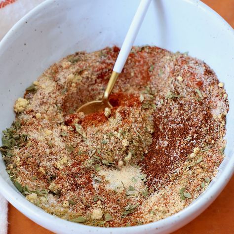 Chili Powder Recipe, Cajun Seasoning Recipe, Chili Seasoning Recipe, Homemade Chili Seasoning, Make Taco Seasoning, Healthy Pantry, Homemade Cajun Seasoning, Homemade Fajita Seasoning, Taco Seasoning Recipe