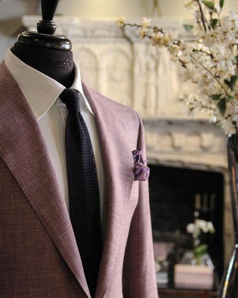 Chic and Romanic Mauve Wedding Color Ideas for 2018 Wedding #winterwedding  #goodtime    #life   #weddings   #chilling Manolo Costa, Mauve Wedding Colors, Scottish Beach, Destination Wedding Italy, Wedding Tux, Wedding Color Ideas, Groom Wedding Attire, Mauve Wedding, Wedding Color Trends