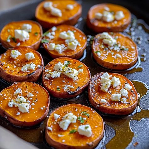 Roasted Sweet Potato Rounds with Honey and Feta Honey Feta, Sweet Potato Rounds, Potato Rounds, Sweet Potato Rolls, Sweet Potato Benefits, Pecan Pie Cookies, Roasted Sweet Potato, Soy Free Recipes, Feta Recipes