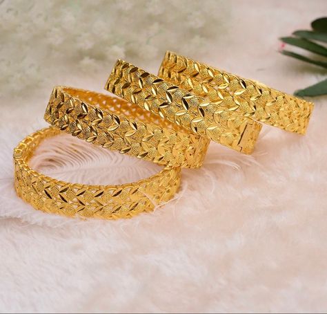 Dubai Gold Bangles, Arabian Fashion, Middle Eastern Jewelry, 18k Gold Bangle, Gold Inspiration, Indian Bangles, Gold Plated Bangles, Bangles Indian, Wide Cuff