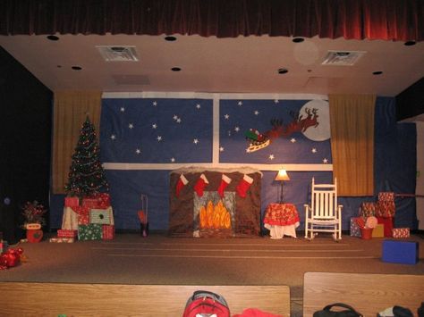 'Twas the Night Before Christmas | Music Class Ideas Music Class Ideas, Kindergarten Gingerbread, Christmas Concert Ideas, Christmas Cubicle Decorations, Ward Christmas Party, Gingerbread Theme, Christmas Stage, Christmas Bulletin Board, Twas The Night Before Christmas