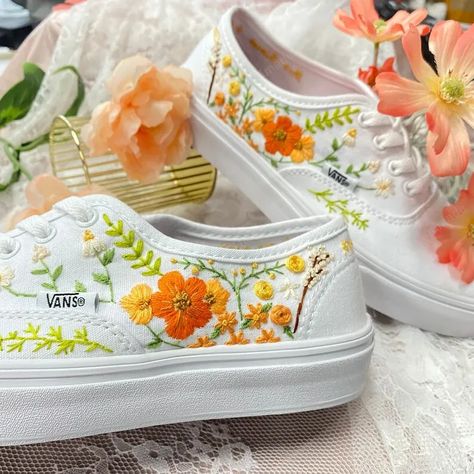 Vans Wedding Shoes, Vans Wedding, Embroidered Wedding Shoes, Shoe Embroidery, Embroidery Converse, Embroidery Sneakers, Embroidered Vans, Floral Vans, Bridal Sneakers