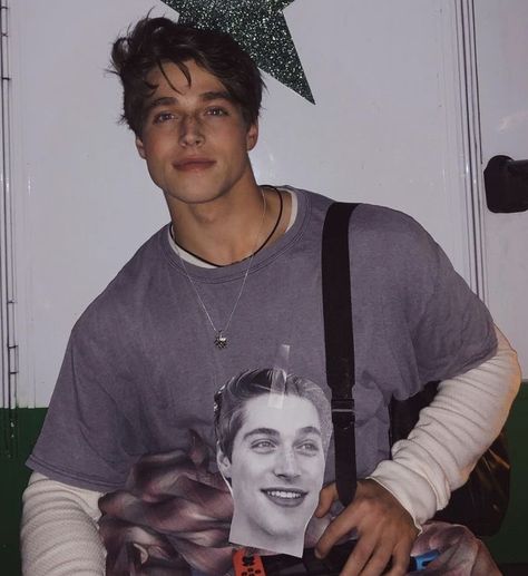 Grunge Boy Aesthetic, Baldwin Family, Froy Gutierrez, Teen Wolf Mtv, Grunge Boy, Ugly Love, Play Pokemon, Hottest Guy Ever, Book Boyfriends