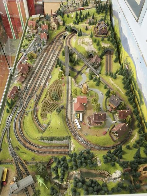 Train Table Layout, Lionel Trains Layout, Model Train Display, N Scale Train Layout, N Scale Layouts, Ho Train Layouts, Model Train Table, Ho Scale Train Layout, N Scale Model Trains