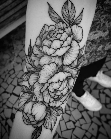 White Flower Tattoo, Black And White Flower Tattoo, Peony Flower Tattoos, Carnation Tattoo, Peony Tattoo, Tattoo Line, Kunst Tattoos, Beautiful Flower Tattoos, Inspiration Tattoos