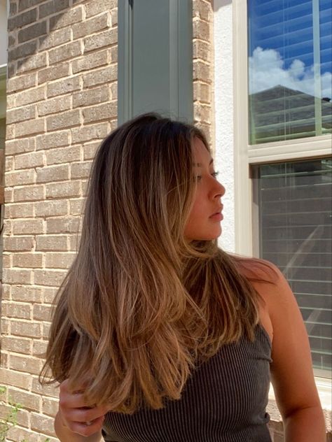 Layers Haircut Medium Length, Blonde Balayage Face Framing, Long Layers Haircut Medium Length, Balayage Long Layers, Balayage Face Framing, Blonde Hair Natural Roots, Brunette To Blonde Balayage, Blonde Hair Honey, Long Layers Haircut