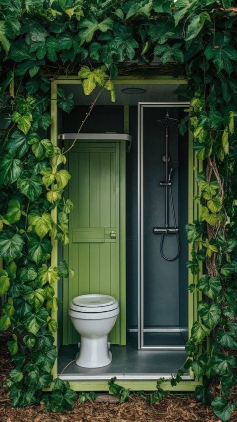 Outdoor Pool Bathroom Toilet, Garden Toilet Ideas, Outdoor Toilet Ideas Backyards, Outdoor Powder Room, Outdoor Toilet And Shower Ideas, Outdoor Toilet Design, Rustic Showers, Outdoor Toilet Ideas, Outdoor Wc