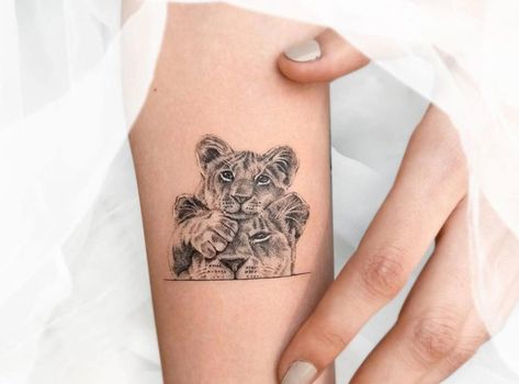 Lion And Lion Cub Tattoo, Lioness And Cubs Tattoo For Women, Lion And Cubs Tattoo For Women, Matching Tattoos For Father And Daughter, Lioness With Cubs Tattoo, Tattoo Ideas For Fathers, Lion And Cub Tattoo Father, Kaiser Tattoo, Lion Family Tattoo