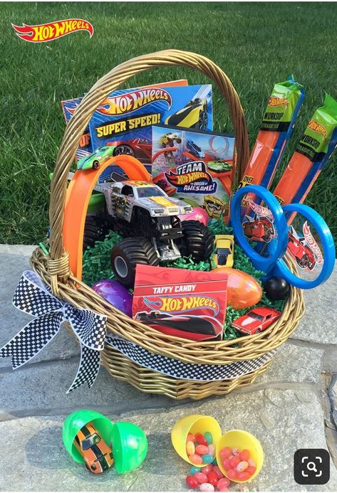 Hot Wheels Easter Basket, Easter Basket Themes, Unique Easter Baskets, Creative Easter Baskets, Boys Easter Basket, Kids Gift Baskets, Easter Basket Ideas, Mattel Shop, Kids Easter Basket