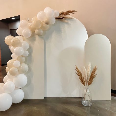 Balloons, pampas grass, backdrop, neutral, boho Birthday Arches Backdrop, Chiari Backdrop, Backdrop Arches With Balloons, Arch Backdrop Balloon Garland, Balloon Wood Backdrop, Arched Wall Backdrop, Arch Photo Backdrop With Balloons, Wooden Arch Backdrop Birthday, Bridal Shower Wooden Backdrop