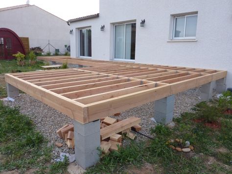 Terrasse robinier sur poutres douglas - 45 messages Wooden Terrace, Patio Deck Designs, Wooden Deck, Deck Designs Backyard, Deck Projects, House Deck, Decks Backyard, Diy Deck, Terrace Design