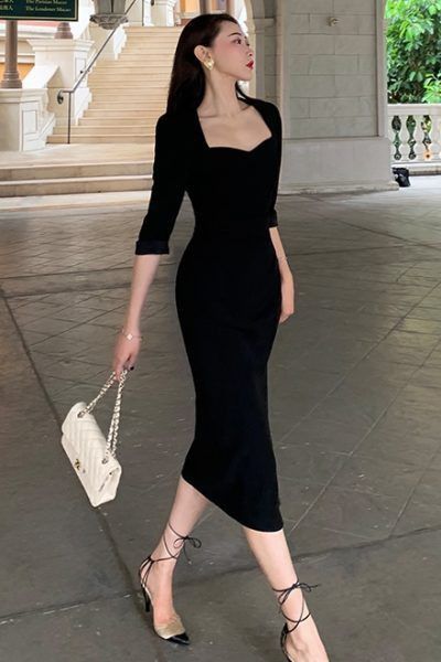 Classy Elegant Gown, Classy Dress Outfits Elegant, Black Classy Dress Formal, Korean Black Dress Formal, Elegant Fitted Dresses Classy, Pretty Black Dresses Classy, Classy Fitted Dresses, Classy Modest Dresses Formal, Formal Classy Outfits For Women