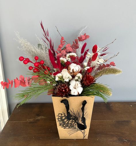 Christmas Wedding Flowers, Themed Centerpieces, Dried Flowers Bouquet, Holiday Table Decor, Christmas Table Decor, Winter Bouquet, Holiday Table Decorations, Craft Bags, Dried Flower Bouquet