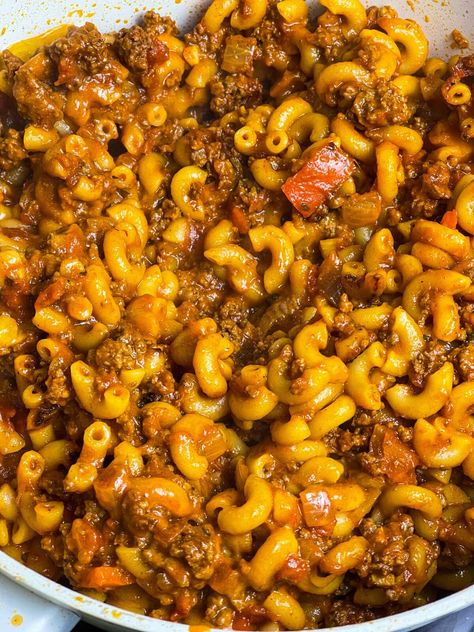 Old Fashioned American Goulash is an easy 30 minute meal, cooked in one pot with macaroni, tomato sauce, cheddar cheesed, and ground beef. Stove Top Goulash, Goulash Recipes With Spaghetti Sauce, Goulash Recipes Cheesy, Texas Goulash Recipes, Traditional Hungarian Goulash Recipes, Pioneer Woman Goulash, Sweet Goulash Recipes, Hungarian Goulash Recipes Easy Ground Beef, Hungarian Goulash Recipes Authentic