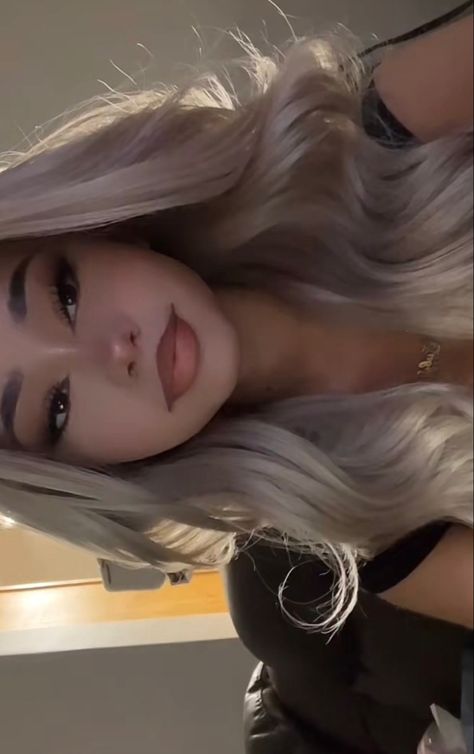 Ruby2smooth Hair, Chav Makeup, Blonde Baddie, Blonde Latina, Latina Makeup, White Blonde Hair, Face Makeup Tips, Cool Makeup Looks, Edgy Makeup