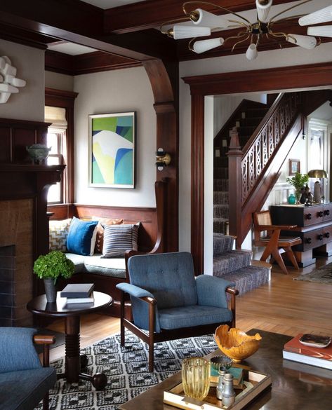 NINA FARMER | In this English Arts & Crafts style home, rich wood detailing and an inviting geometric rug anchor the living space, while contemporary art… | Instagram Craftsman Interior Design, House Beautiful Kitchens, Arts And Crafts Interior Design, Craftsman Home Interiors, Arts And Crafts Interiors, Craftsman Interior, Modern Craftsman, Art And Craft Design, Arts Crafts Style