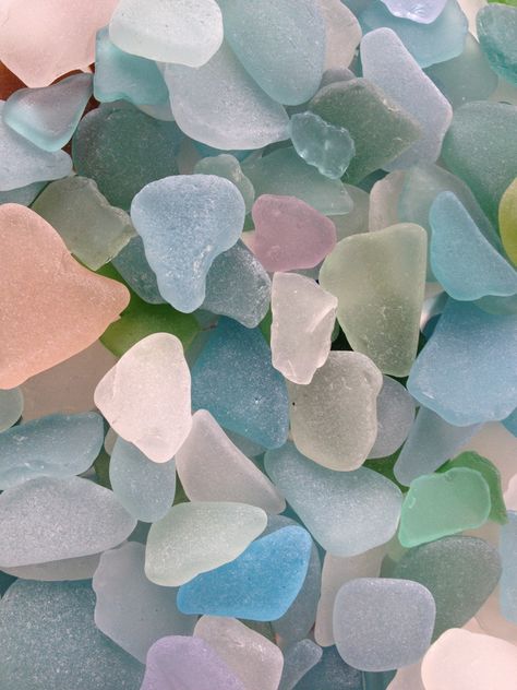 Mode Pastel, Sea Glass Colors, Stella Marina, Ivy House, Sea Glass Beach, Sea Glass Crafts, Sea Witch, Cool Rocks, Sea Glass Art