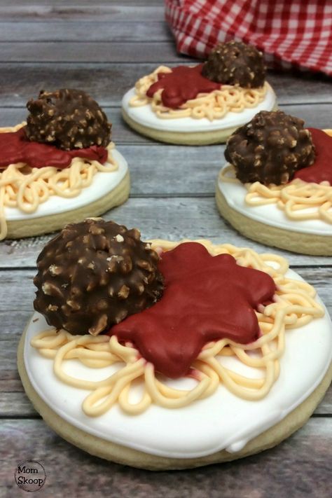 Lady And The Tramp Spaghetti, Meatball Cookies, Disney Inspired Recipes, Spaghetti Dinner, Disney Cookies, Creative Cookies, Iced Cookies, Lady And The Tramp, Cute Cookies